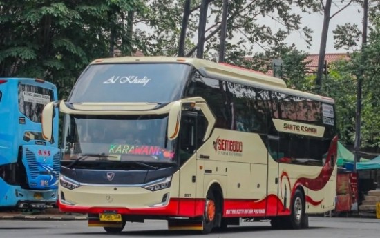 Sewa Ke Padang Naik Bus, Ga Akan Pegal lagi