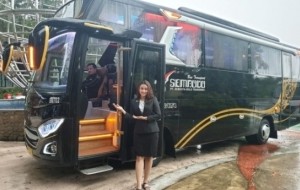 Mobil Pengantin Liburan Keluarga Besar Lebih Nyaman Naik Bus Pariwisata