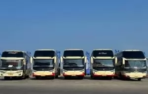 Mobil Pengantin Liburan Akhir Tahun Bersama Keluarga, Naik Bus Bisa Lebih Efisien