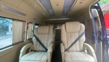 Sewa mobil Toyota Hiace Luxury